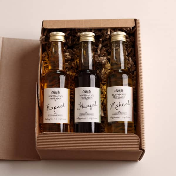 Rapsöl, Hanföl und Mohnöl von Hoffmanns Hofladen in einer Geschenkbox
